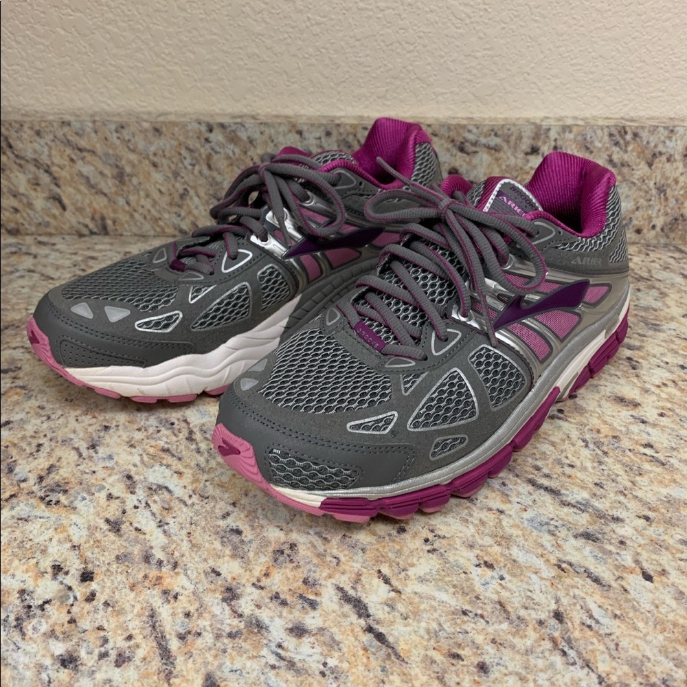 Brooks Ariel tennis shoes.